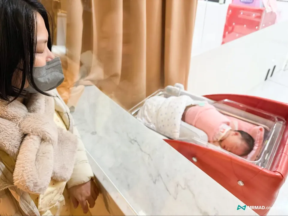 嬰兒室照護：24小時都能觀看2