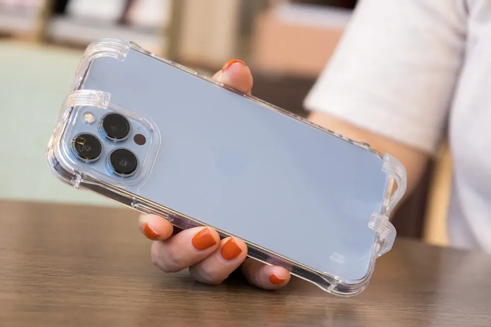 LazyCase 隱形四角支架：懶人專用手機支架掛鈎2